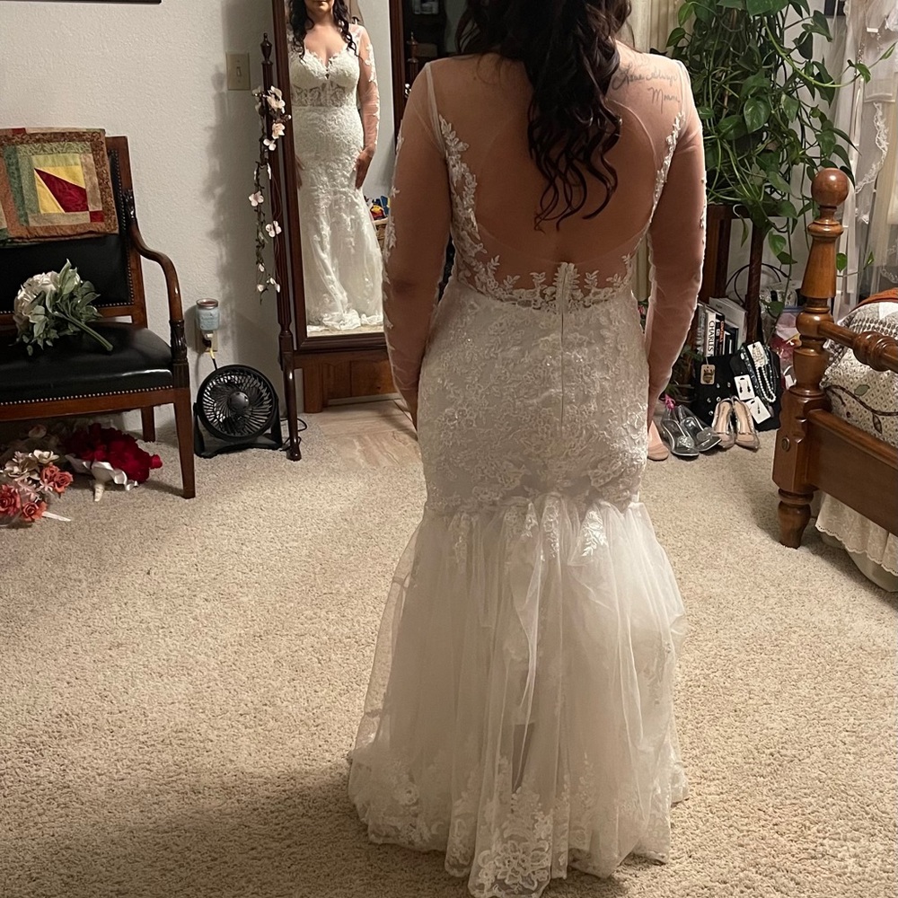 Size 12 Wedding Dress - Picture 2 of 4
